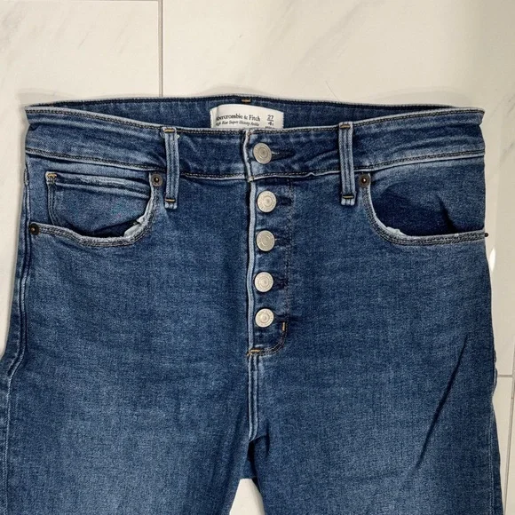 A&F - Picture 2 of 4